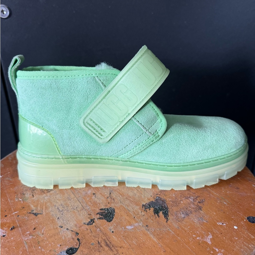 UGG size 8 NWT